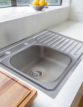 Tarja de acero inoxidable CNX con escurridor derecho TSED8050S